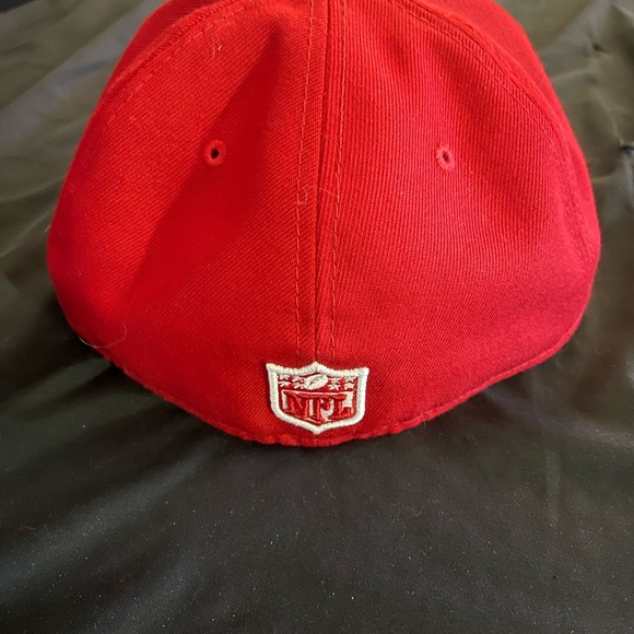 Brand new new era bears hat was a gift did not fit. - Picture 2 of 4